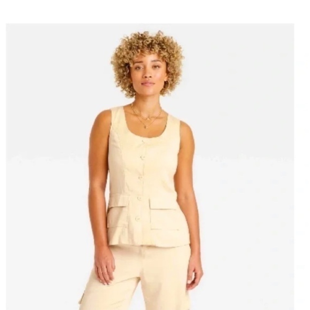 NWOT Universal Thread Cream Sleeveless Button-Up Top